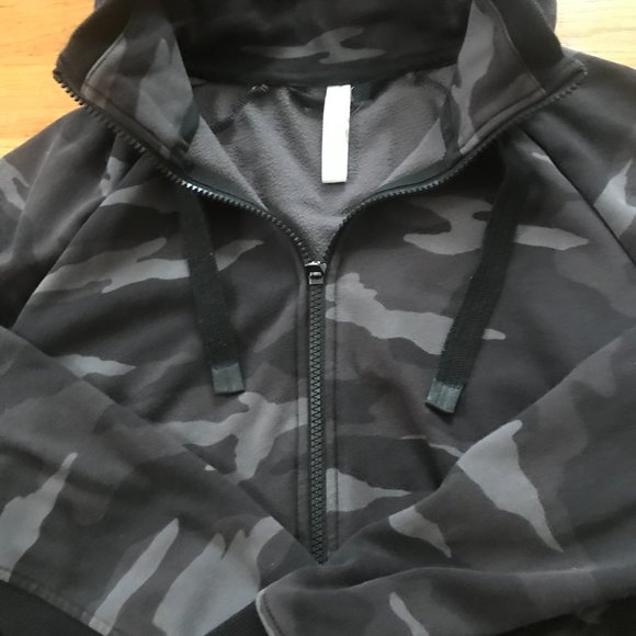 Athleta Triumph Printed Hoodie Zip Sweatshirt Camo Black - Picture 5 of 6